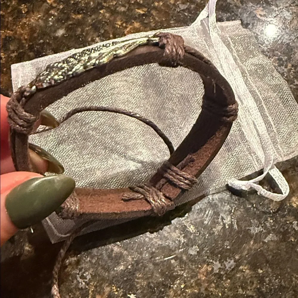 Brown Leather Bracelet with Sterling Silver Leaf Accent - BRAND NEW - Adjustable